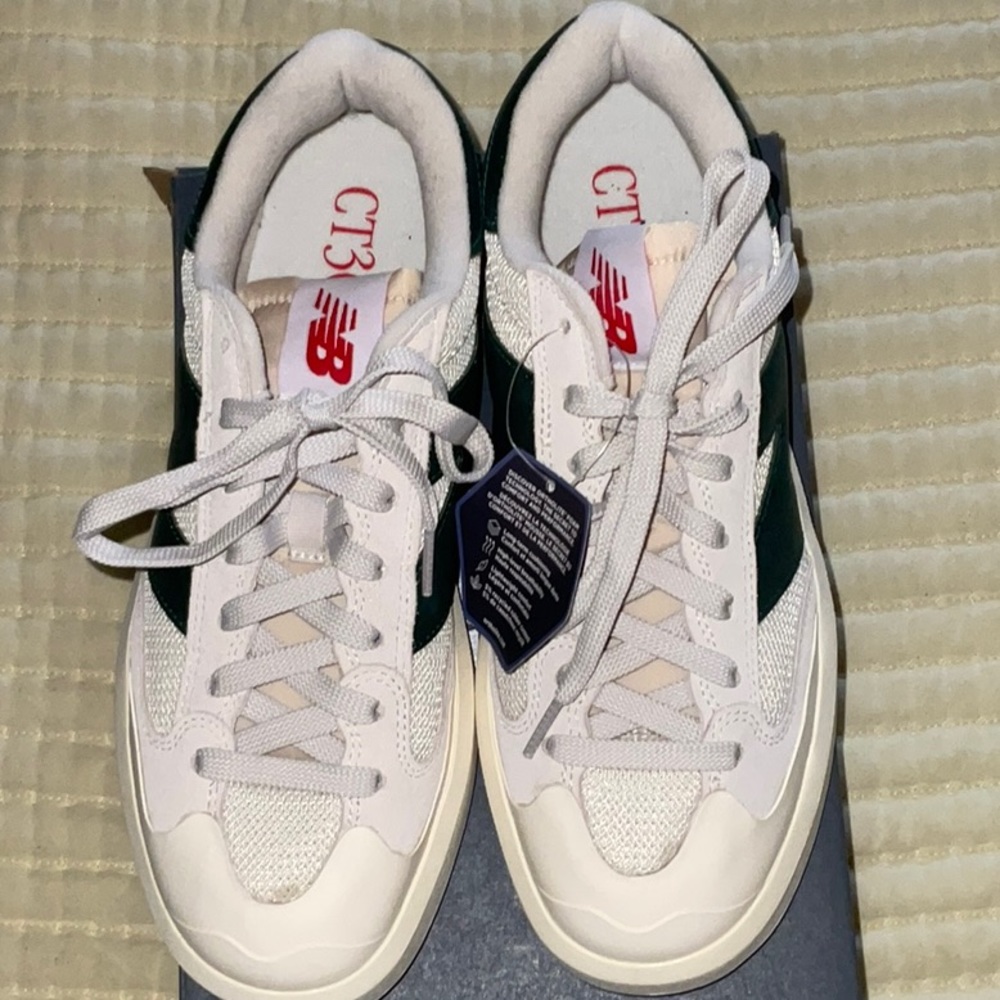 New Balance Women’s White Green Blanc Vert Size 8.5